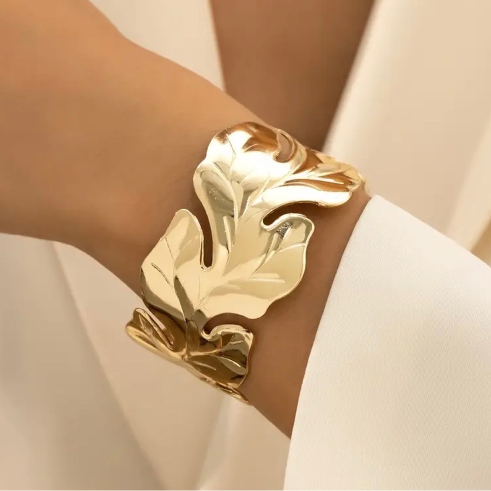 NEW 🆕 Elegant Cuff Bracelet